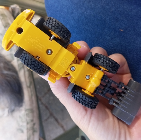 Toy Bundle Volvo Loader New Ray, Catboy Conner Car, Kinsfun Pullback Beetle - Picture 6 of 8